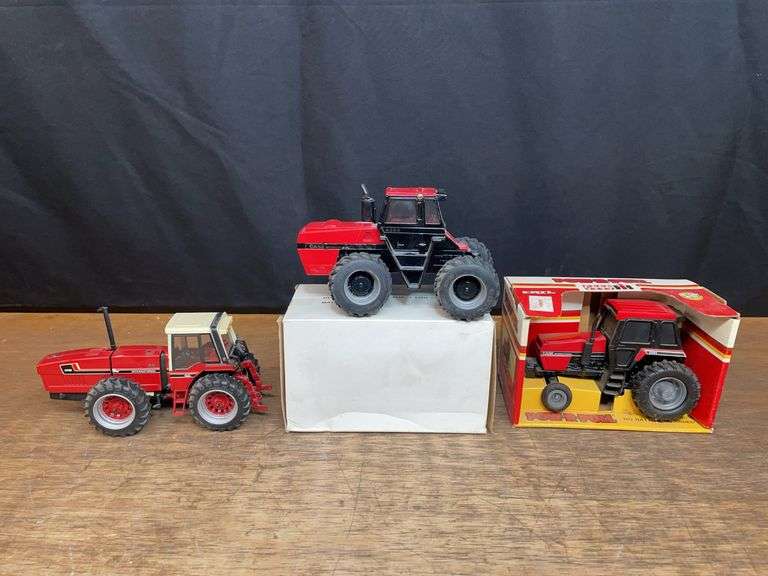 (3) 1/32 Case-IH + IH Tractors Ertl image