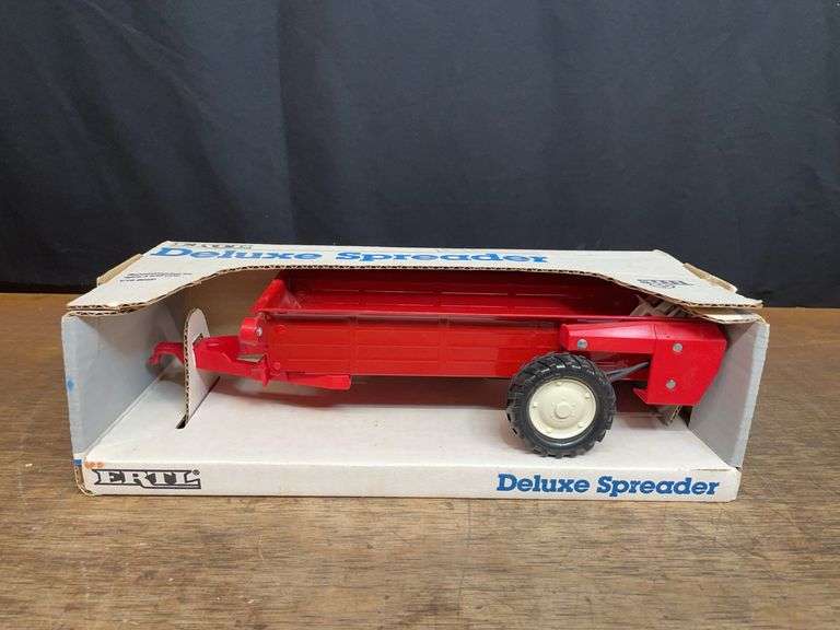 1/16 IH Spreader NIB Ertl image