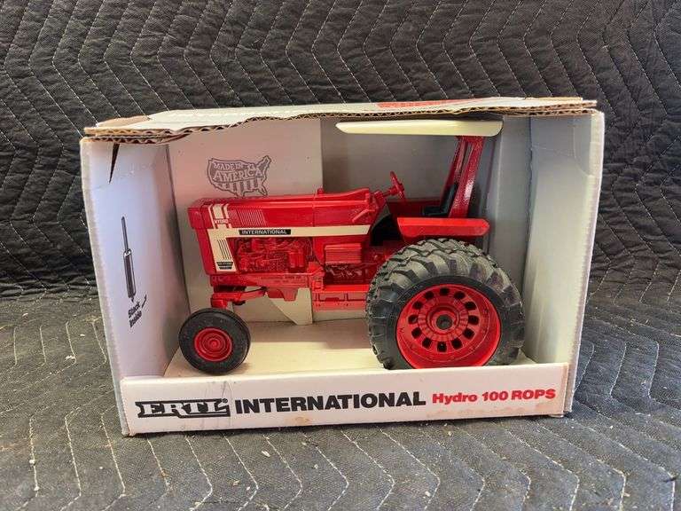 1/16 International Harvester 100 Hydro Ertl image