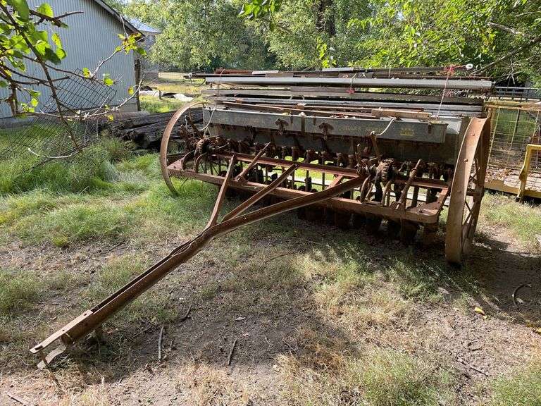 Minneapolis Moline 8ft Drill image