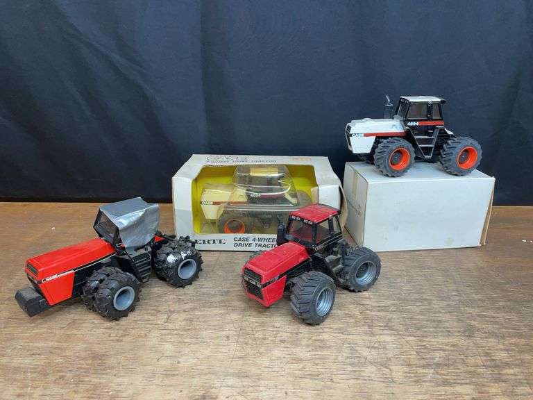 (4) 1/32 Case + Case-IH T4wd Tractors image
