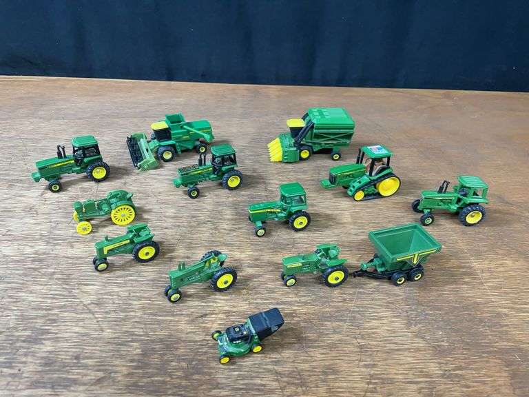 (13) 1/64 John Deere image