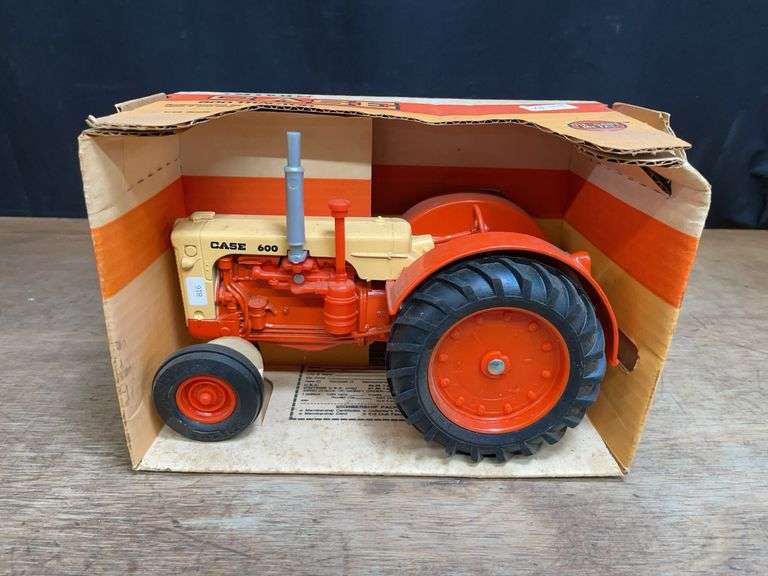 1/16 Case 600 NIB Ertl image