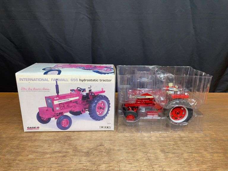 1/16 IH 656 2011 TTT NIB Ertl image