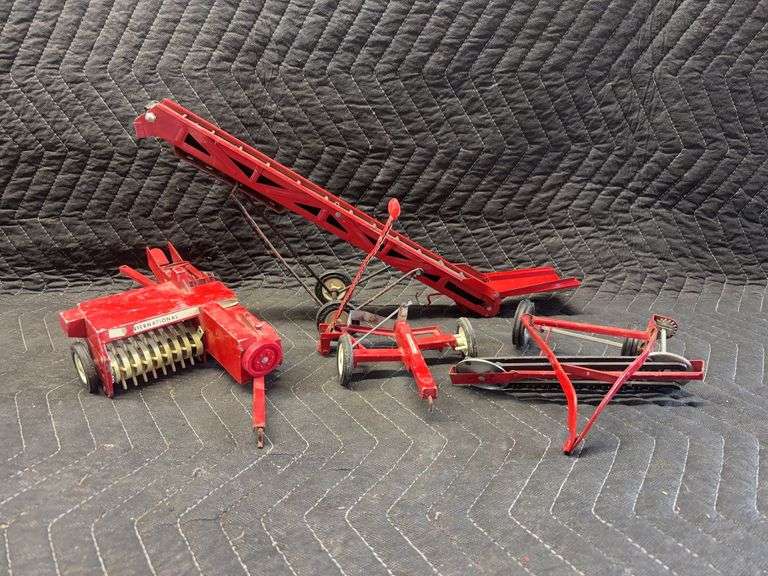 (4) 1/16 International Harvester Hay Equipment Ertl image