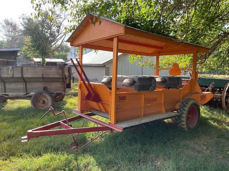 Minneapolis Moline LS300 Manure Spreader image
