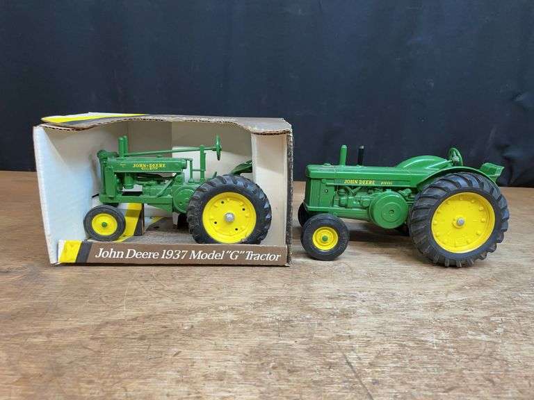(2) 1/16 John Deere G + R Ertl image