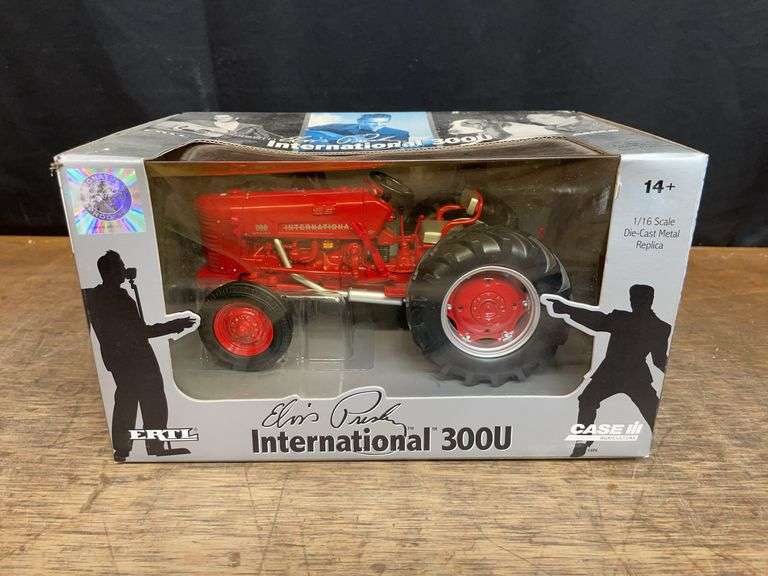 1/16 IH 300U Elvis NIB Ertl image
