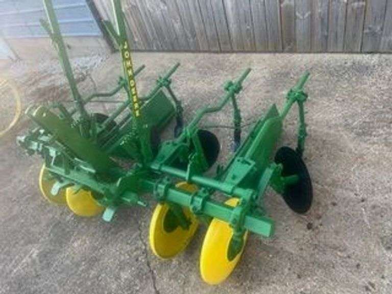 John Deere 3 Point Lister Cultivator image