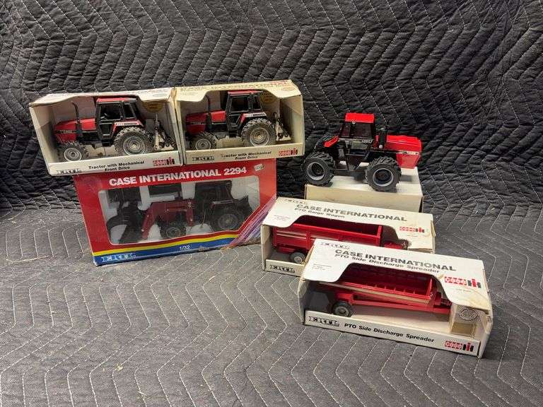 (6) 1/32 Case International 94 Series Tractors and Implements Ertl image