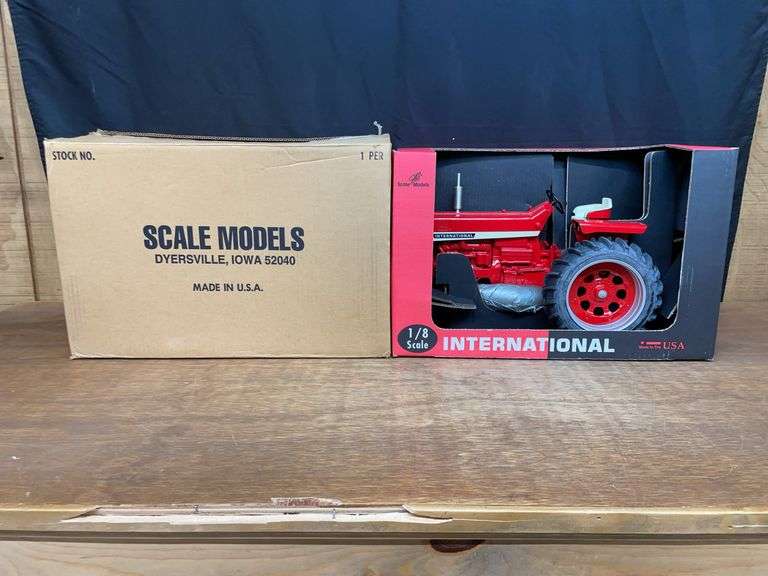 1/8 IH 856 NIB SM image