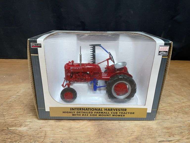 1/16 Farmall Cub w/Mower NIB SC image