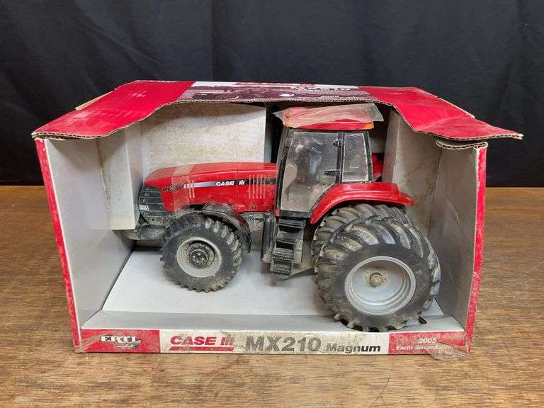 1/16 Case-IH Magnum MX210 2005 Farm Show NIB Ertl image