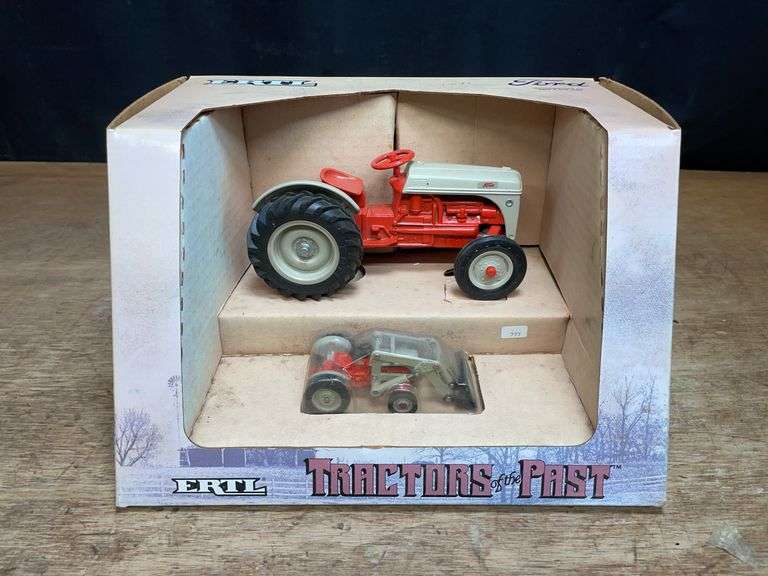 1/16 Ford 8N Set NIB Ertl image