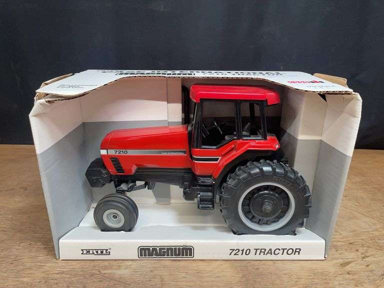1/16 Case-IH Magnum 7210 NIB Ertl image