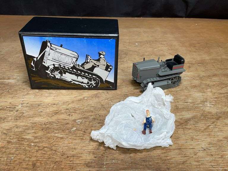 1/24 Caterpillar Ten Crawler NIB CCM image