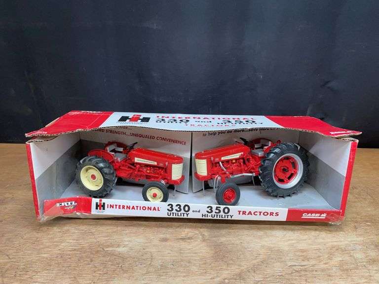 1/16 IH 330 + 350 Set NIB Ertl image