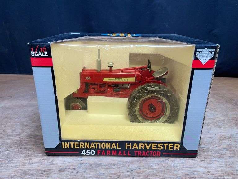 1/16 Farmall 450 NIB SC image