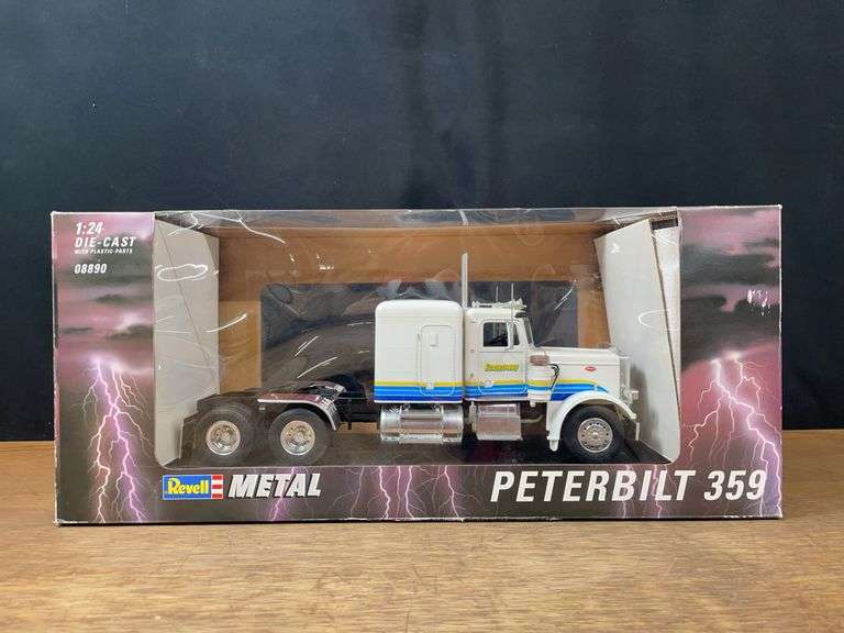 1/24 Scalloway Peterbilt 359 Truck NIB Revell image