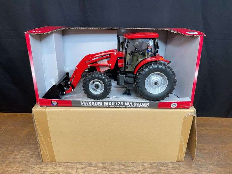 1/16 Case-IH Maxxum MXU125 w/Loader 2004 Pork Expo NIB Ertl image