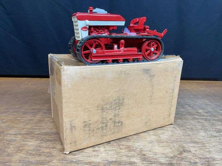 1/16 IH T-340 Crawler Bob Deyen image