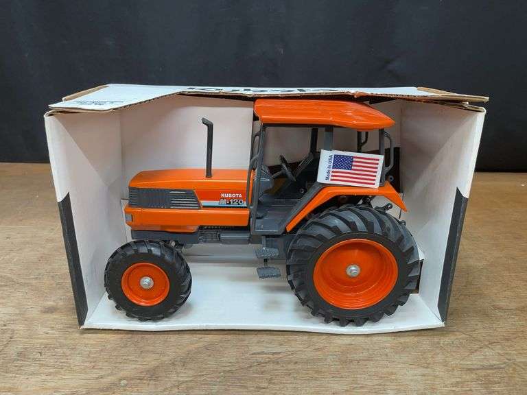 1/16 Kubota M-120 NIB SM image