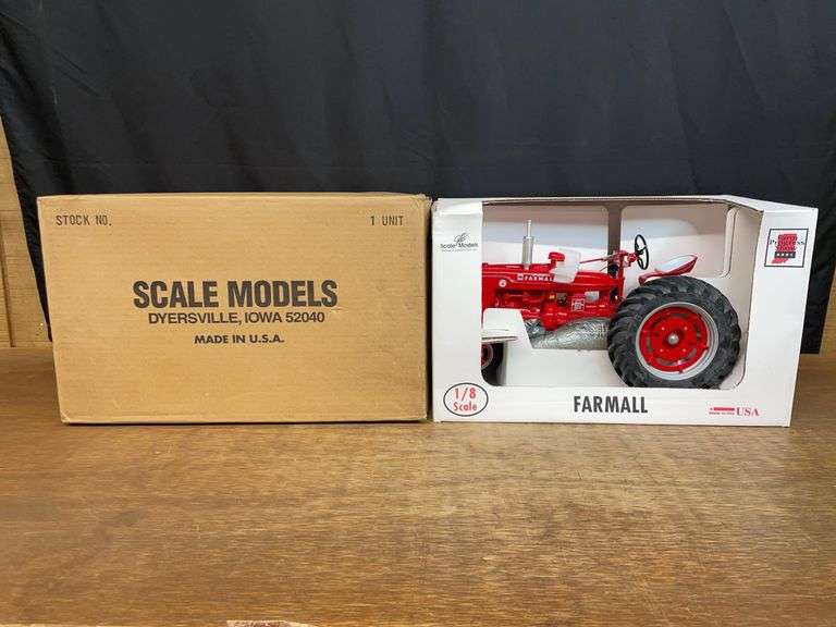 1/8 Farmall Super H 2001 FPS NIB SM image