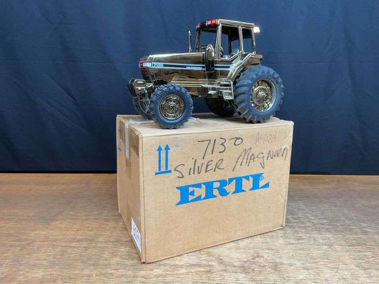 1/16 Case-IH 7130 Gold NIB Ertl image