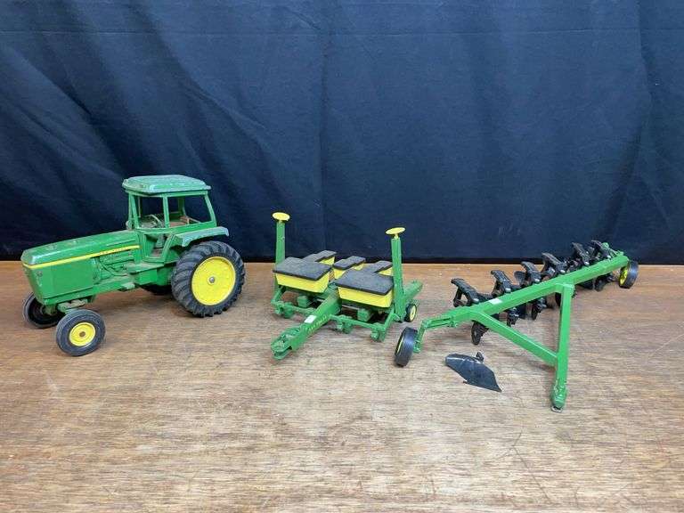 (2) 1/16 John Deere 4430, Planter, Plow Ertl image