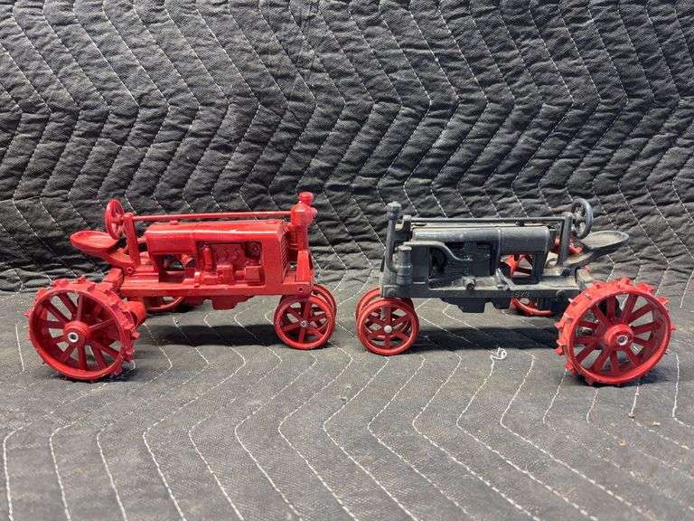 (2) 1/16 Farmall Regular + Farmall F-Series Tractor SM image