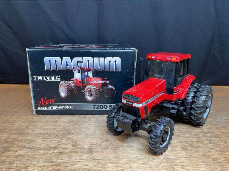 1/16 Case-IH Magnum 7240 1998 Intro NIB Ertl image