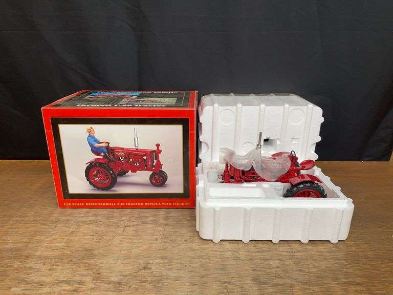 1/16 Farmall F-20 Samuelson Family NIB SC image
