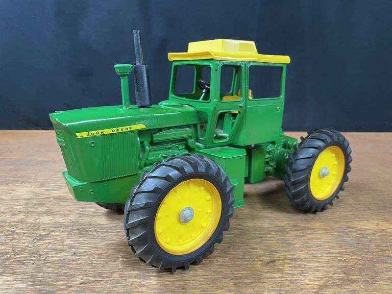 1/16 John Deere 7520 Ertl image