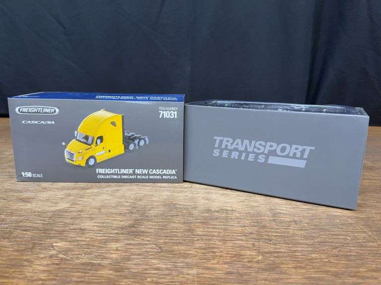1/50 Freightliner Cascadia Truck NIB DM image