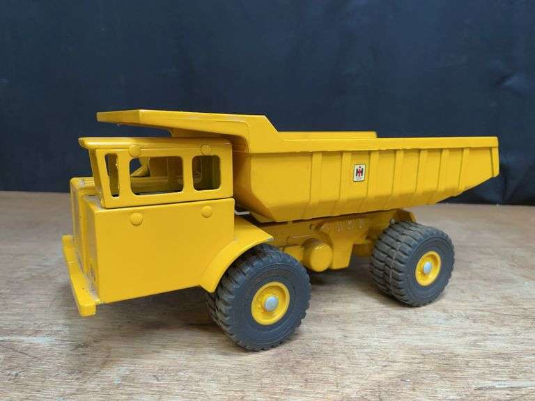 1/25 IH Payhauler Truck Ertl image