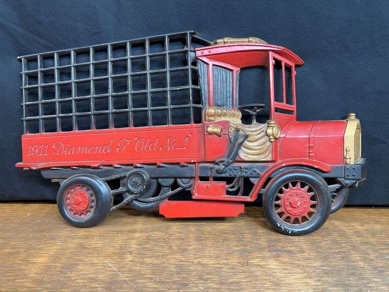 1911 Diamond T Truck Decoration image