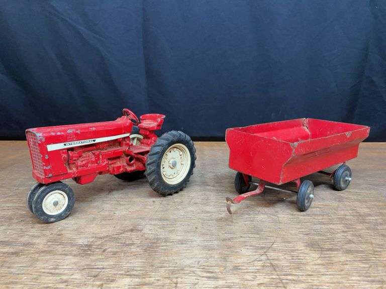 (2) 1/16 IH 544 + Flare Box Wagon Ertl image