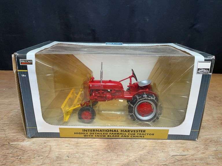 1/16 Farmall Cub w/Blade NIB SC image