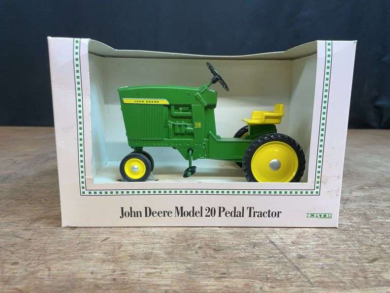1/8 John Deere 20 Pedal NIB Ertl image