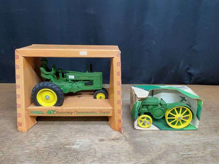 (2) 1/16 John Deere A + D NIB Ertl image
