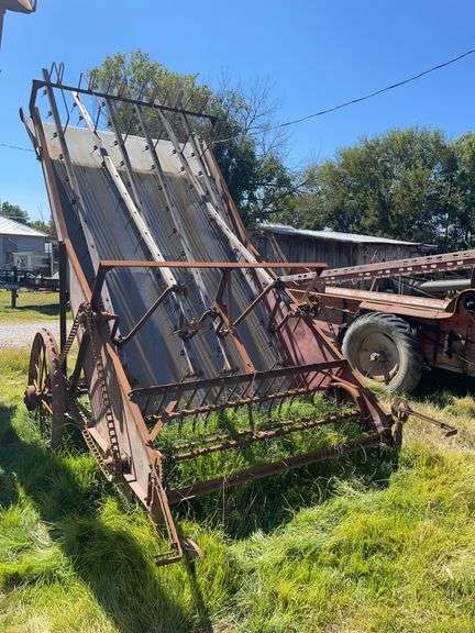 Avery Hayhawk Hay Loader image