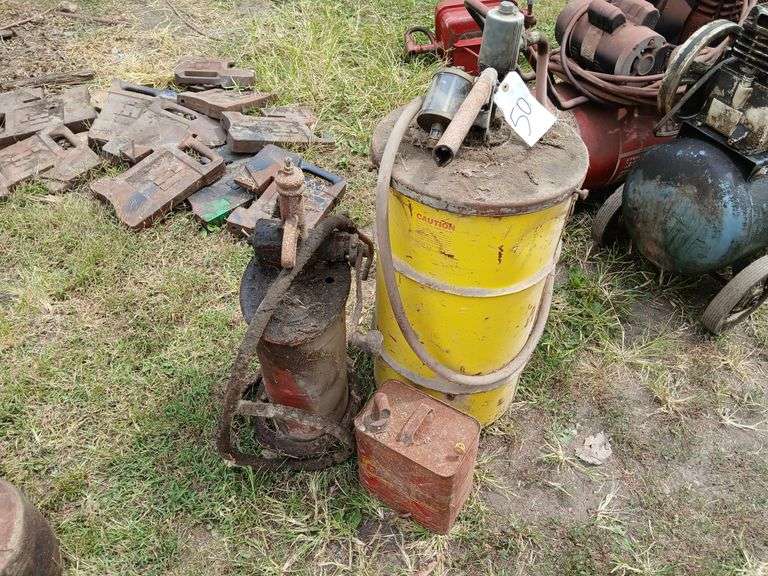 Oil barrels image