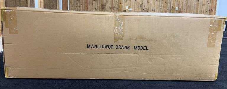 1/48 Manitowoc Crane NIB Classic Construction Models image