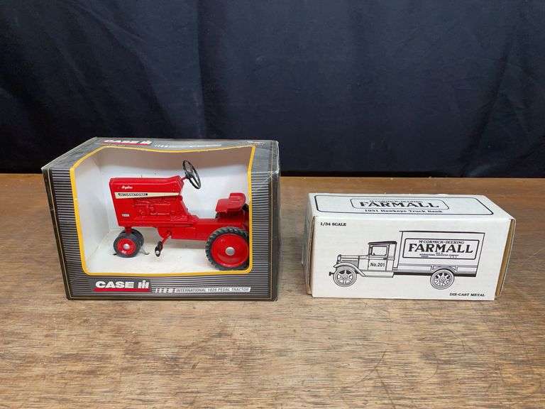 (2) 1/8 IH 1026 Pedal + 1/34 Truck Bank NIB Ertl image