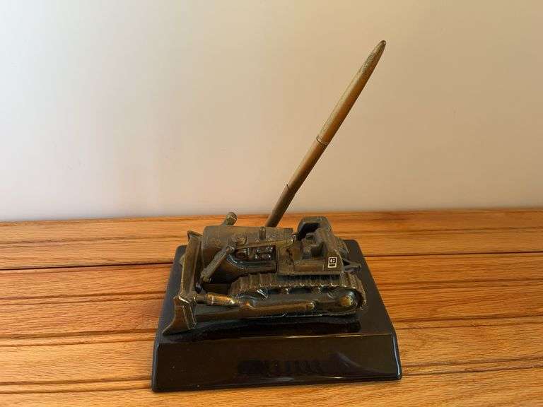 Catepillar D8H Crawler Desk Set image