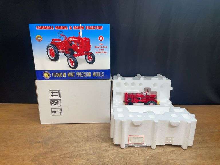 1/12 Farmall A NIB Franklin Mint image