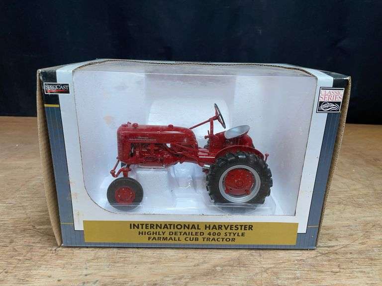 1/16 Farmall Cub NIB SC image