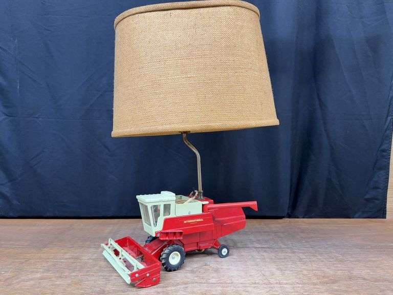 IH 915 Combine Lamp image