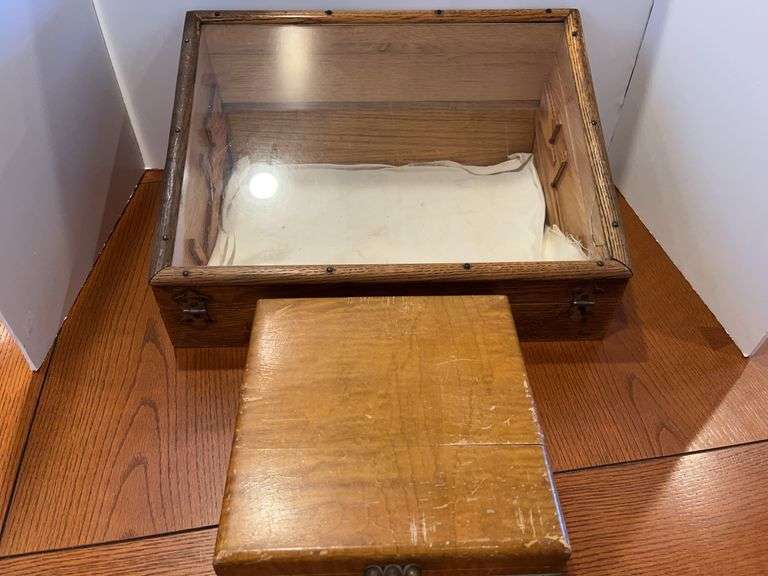 (2) Display Case + Jewelry Box image