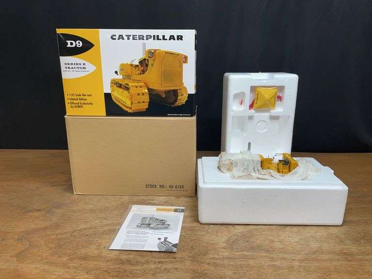 1/25 Caterpillar D9 Series E Crawler NIB 1st Gear image
